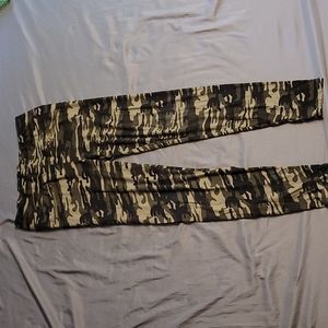 Camo leggings with Gold Zipper pockets